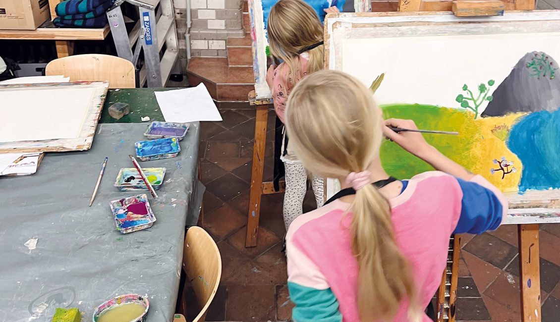 Malen an der Staffelei - Foto: © Frank Maier