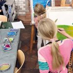 Malen an der Staffelei - Foto: © Frank Maier