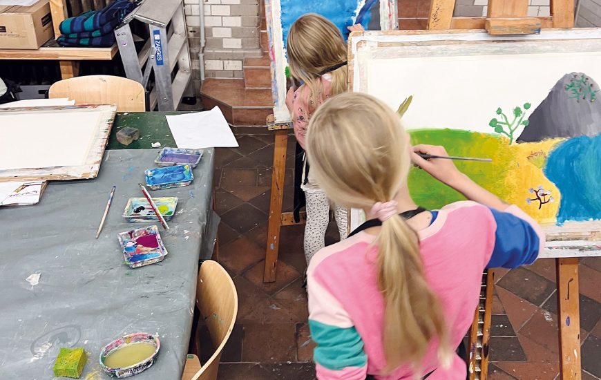 Malen an der Staffelei - Foto: © Frank Maier