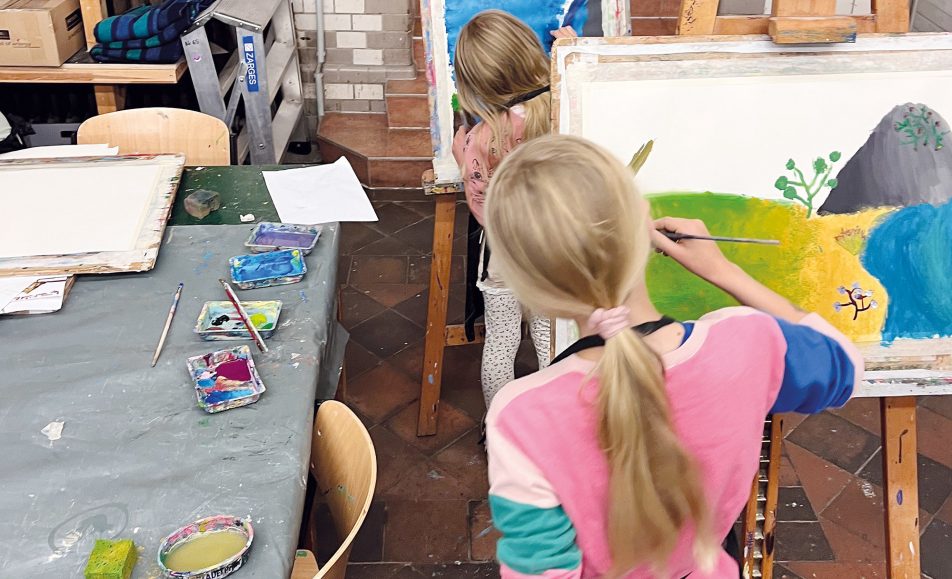 Malen an der Staffelei - Foto: © Frank Maier